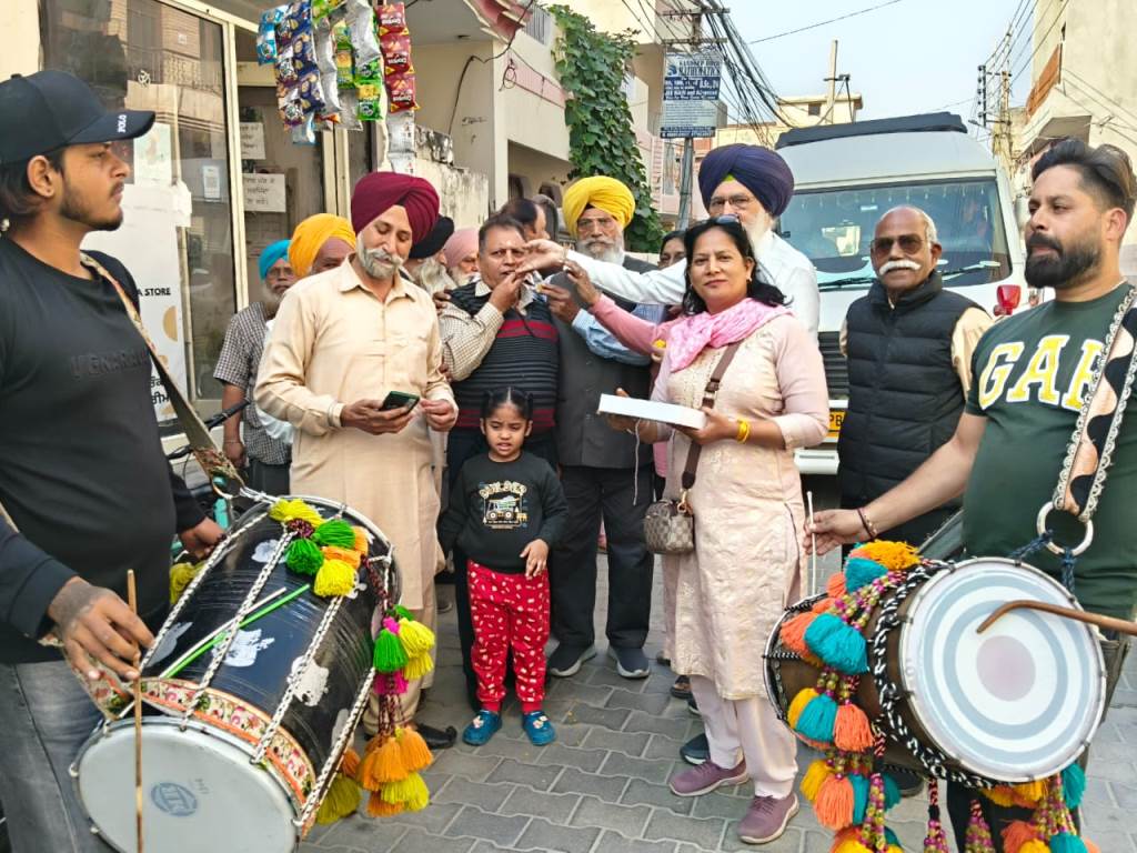 In the royal city of Patiala MC Rupali Garg distributed laddus and celebrated the victory of Sardar Harmeet Singh Sandhu